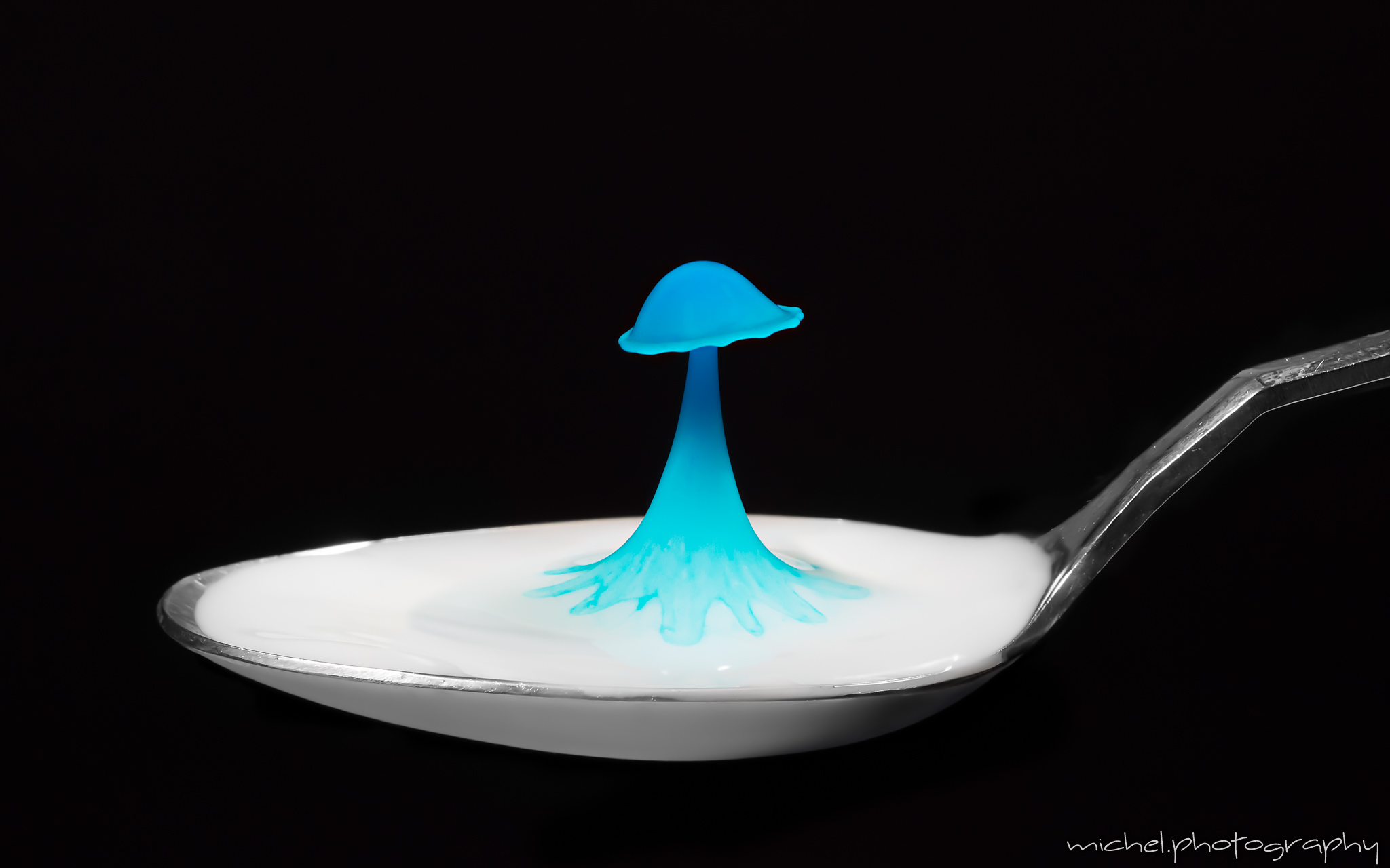 drop in a spoon - pixelstory.eu